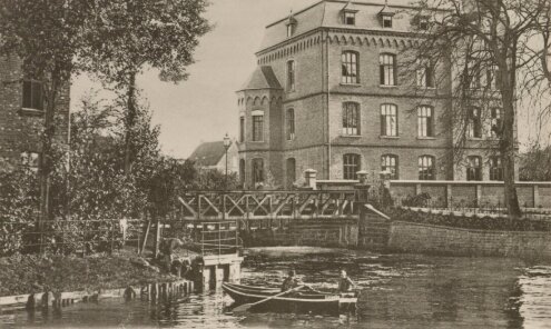 Middelbare meisjesschool en sluis rond 1904 StA_BOH_Foto_verzameling_5531