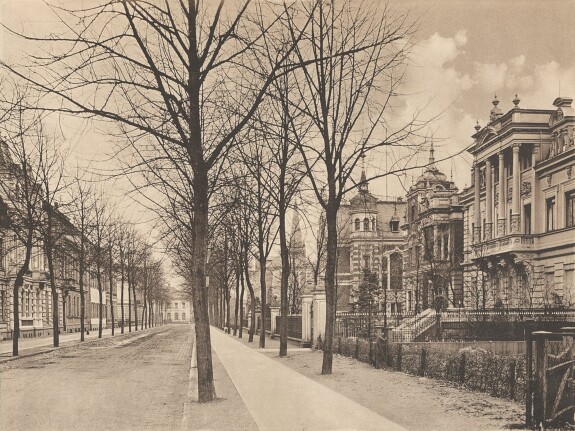 Blick in die Bahnhofstraße um 1915