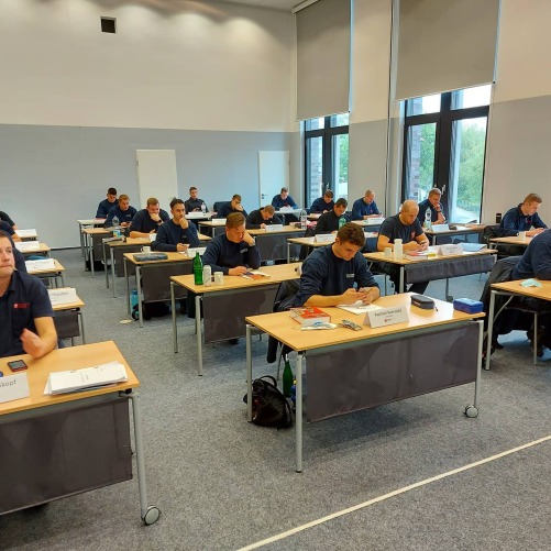 Übung im Klassenraum an Bocholter Feuerwehrschule
