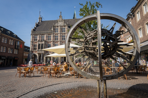 Stadhuis van Bocholt met Europafontein