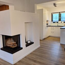 Holiday home Bauhaus_ Fireplace kitchen