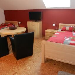 Fitter's room Ihorst, red room