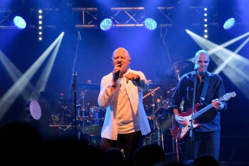 Neue Seite Sänger von der PHIL Tributeband