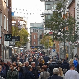 Besucherstrom beim Lichtersonntag in Bocholt