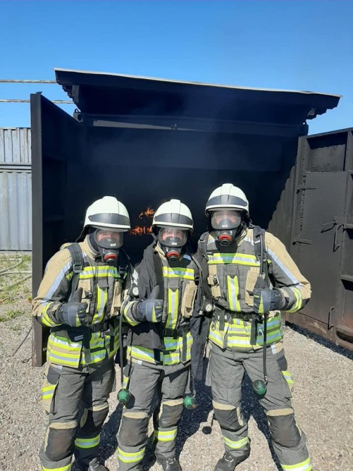 Three Bocholt firefighters with thumbs up