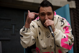  The young people are supported in the workshop by rapper Dennis Buss 