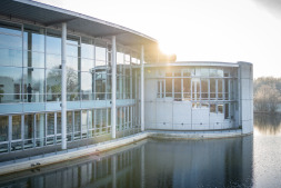 In Lecture Hall 1 of the Westphalian University of Applied Sciences, the two influencers inspired a total of 430 schoolchildren. In Lecture Hall 1 of the Westphalian University of Applied Sciences, the two influencers inspired a total of 430 schoolchildren.