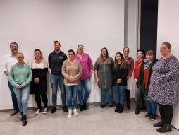  Mitglieder des neu gewählten Jugendamtselternbeirats in Bocholt (v.l.n.r.): Dirk Fahrland, Nadine Feldhaar, Christina Linkwitz, Jan-Hendrik Ingenfeld, Lisa Haltermann, Evelyn Schitthelm, Lotti Jachimek, Samah Al Dor, Hannah Becker, Kristin Kolundzija, Natalie Beckers, Lena Nolte.
 