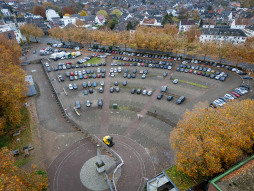 Car parks on Berliner Platz Further car parks on Berliner Platz will be temporarily closed in the coming weeks for the ongoing geothermal drilling work at the town hall.