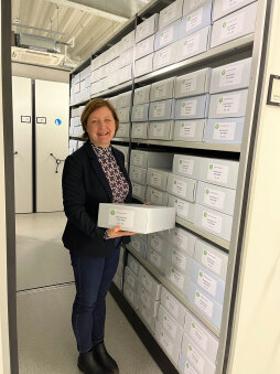  City archivist Renate Volks-Kuhlmann invites you to take a look inside the otherwise closed stacks of Bocholt's city archives. 