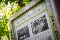 The 'Path of Remembrance' in Bocholt's city forest 