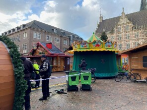 Photo_set_up_Christmas_market_1