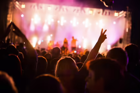 die-leute-in-einem-festival_1160-736