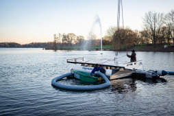 Employees of the specialised company from Freudenstadt lower one of the floating pumps into the water