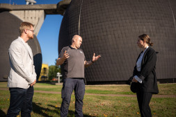 Visit by a Danish delegation to the Bocholt wastewater treatment plant Christian Schaffeld explains the special features of the Bocholt wastewater treatment plant to the guests from Denmark.