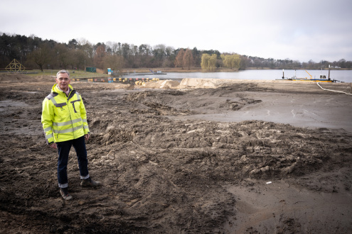 Wilhelm Kirchner from the waste disposal and service company shows the sediments that are currently still stored at Lake Aa Wilhelm Kirchner from the waste disposal and service company shows the sediments that are currently still stored at Lake Aa