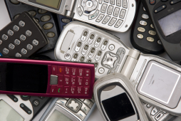  Disused mobile phones (symbolic photo) 
