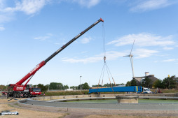  Following its refurbishment, the 28-metre-long scraper bridge was put back into service at the Bocholt sewage treatment works 