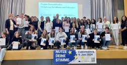  Group photo of first-time election professionals 