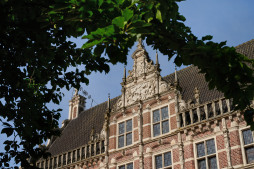 Educational leave: Deeply rooted How can democracy be strengthened in everyday life? This is the question addressed by the five-day educational holiday course 'Deeply Rooted - Past, Present, Future' organised by the VHS Bocholt-Rhede-Isselburg.