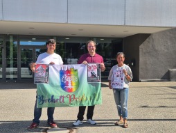 Christian Prast (from left) and Thorsten Jansen from the Bocholt Pride association together with Jule Wanders, Head of Culture and Education at the City of Bocholt Christian Prast (from left) and Thorsten Jansen from the Bocholt Pride association together with Jule Wanders, Head of Culture and Education at the City of Bocholt