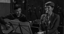 Für die musikalische Untermalung sorgen Edlira und Elton Harapi