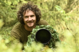 Portrait Sven Meurs Photojournalist and book author Sven Meurs is on the trail of Germany's urban wilderness. A special camera technique, camouflage and angels' patience are his tools for unique wildlife shots.