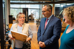 Der zweite Preis (150 Euro Gutschein) ging an Maria Pflug Der zweite Preis (150 Euro Gutschein) ging an Maria Pflug