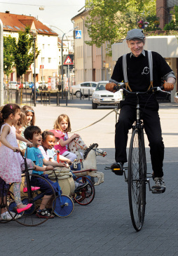 Bike fair RADTRENDS 2024 If you have the courage and desire, you can ride a historic penny-farthing.