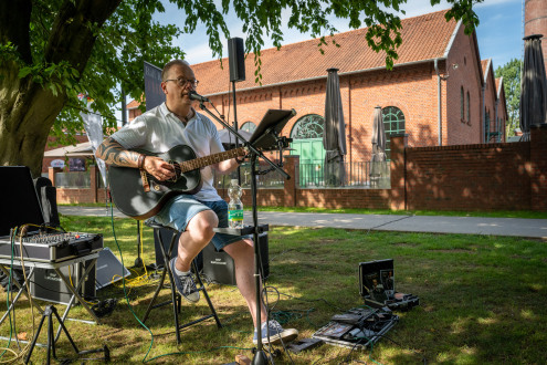 The picnic was accompanied by music from the Bocholt-based musician Ralf Rademacher 322180P