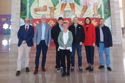 Wuxi delegation The delegation includes, from left to right: Martin Schmidt, Michael Wiesmann, Heinz Renzel, Deputy Mayor Gudrun Koppers, Stefan Schlier, Sonja Wießmeier, Liyong Wei