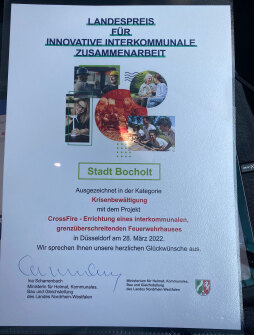 CrossFire Auszeichnung Land NRW 3 Bocholt und Aalten wurden mit einer Urkunde und 10.000 Euro für ihre Zusammenarbeit bei \