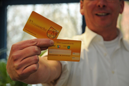  The Bocholt volunteer card publicly recognises voluntary work. Holders receive attractive discounts locally and nationwide. 