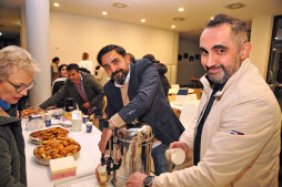  After the peace greeting, the participants met for a get-together in the canteen at Benölkenplatz. 