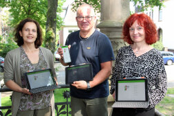  Happy about the practical music school app (from left to right): Christina Taczyk, Karl-Heinz Höper and Beate Foremny, three teachers at the Bocholt-Isselburg Music School. 