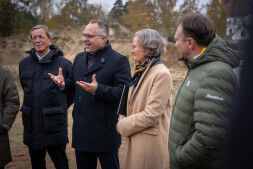 7Höfe neighbourhood Start of 3rd construction phase 2 Mayor Thomas Kerkhoff with NRW Minister Ina Scharrenbach: \