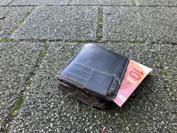 Stock Photo Wallet The city of Bocholt manages lost property via the portal www.fundbürodeutschland.de .