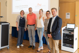  Freuen sich über die neue Kooperation zur Stärkung des Ehrenamtes: Schulleiterin Susanne Temminghoff, Lehrer Jörg Siebe, Lehrerin Christina Zydra-Echelmeyer, Nicole van Baal und Thomas Waschki von der Stadt Bocholt. 