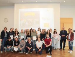 Presentation of certificates at the August Vetter Vocational College 24 new youth leaders have received their certificate.