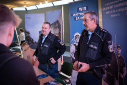 Universities, universities of applied sciences and employers exhibited at the university counselling day at the comprehensive school Universities, universities of applied sciences and employers exhibited at the university counselling day at the comprehensive school