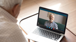  Senior citizens in Bocholt can get advice on how to use modern technology via video telephony. 