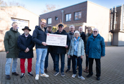  The volunteer group 'Mouse Mobil' presented a donation of 1,000 euros to the Edith Stein Hospice on Monday.  