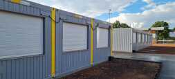 Ukraine Mobile housing units SC 26 2 New refugee accommodation on the former grounds of SC 26 Bocholt: In addition to mobile housing units, there are common rooms and sanitary facilities available.