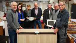 Furniture storage 1 The volunteer group at the furniture warehouse for needy people at Werkstraße 19 is tirelessly dedicated to helping people in need. They are supported by the city of Bocholt and its subsidiary EWIBO. From left to right: Alfred Deinert, Azra Zürn (Managing Director EWIBO), Stefanie Niehaus, Michael Hesselmann, Max Benda (Head of the Social Welfare Department of the City of Bocholt), Leo Engenhorst, Werner Schwung.