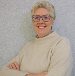 VHS lecturer Ruth Weddeling Ruth Weddeling heads the care and home supervision department of the Borken district administration. As part of the Health Talk, she will provide information on the topic of financing a place in a care home.