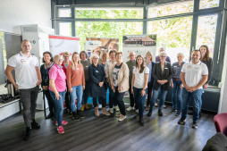  In Präsenz wurden die Teilnehmerinnen und Teilnehmer des Gesundheitslotsen-Lehrgangs im Europahaus von Mitarbeitenden der DSPN ausgebildet.  