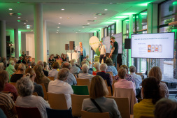 Sports graduates Moritz Middelkamp, Rian Dero and Jannis Lamhardt presented their app idea \ Sports graduates Moritz Middelkamp, Rian Dero and Jannis Lamhardt presented their app idea \