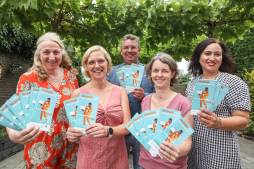  The training programme for volunteers in Bocholt, which has just been published, offers many interesting topics. From left to right: Agnes Wellkamp, Susann Rademacher, Rainer Howestädt, Caroline Blenker and Fatma Boland from the network present the freshly printed flyer, which is now available in public places or can be downloaded from www.wir-fuer-bocholt.de/freiwilligenakademie. 