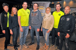  The organisation of the Bocholt City Run is placed in new hands (from left to right): Veronika Ridder, Kathrin Kosthorst, Andreas Stockhausen, the former responsible persons Ullrich Kuhlmann and Maria Rickert, Frederik Robert, Andreas Bolte. Rita Möllmann and Heiko Stoß are missing from the picture. 