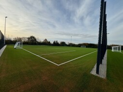 Artificial turf pitch Mussum 1 Kicks can now be played on the new artificial pitch in Mussum.